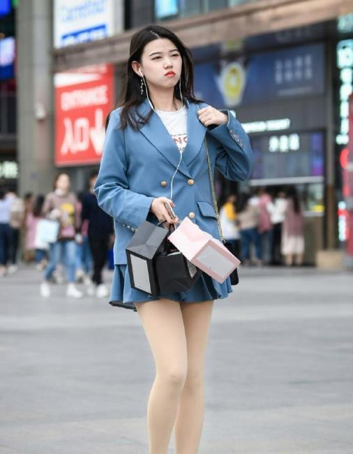 美女穿肉色丝袜的图片,肉色丝袜下的性感魅力