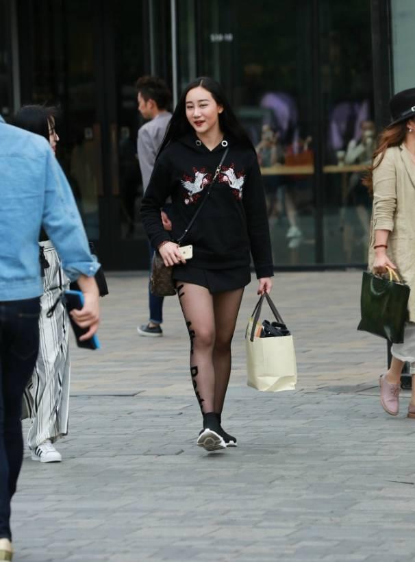 丰满个性丝袜保姆,时尚与实用的完美结合