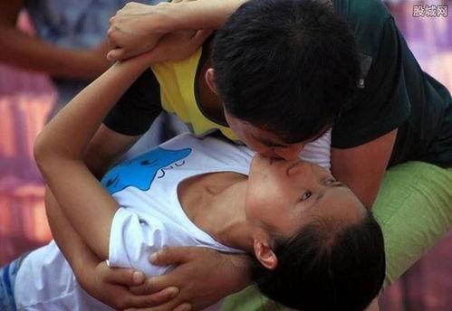 酒后床咚强吻视频大全,揭秘酒后床咚强吻视频大全